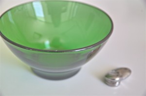 ガラス製のグリーンのカフェオレボウル　フランス製