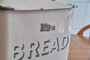 英国製　ブレッド缶　クリーム地×緑文字　　その２　５