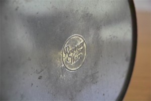 英国　Regency Ware　リージェンシー　ウェアー社製　フラーワー缶　サーカステント柄スカイブルー　１