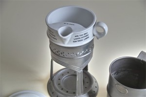 英国　GRIMWADE社製　離乳食を作られていたと言われています。陶器と金属のレアなセット。１