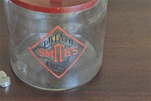 英国　SMITH’S ポテトチップ　販売用のガラスケース　珍しいプラスチックの蓋のタイプ　５