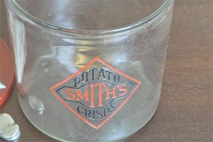 英国　SMITH’S ポテトチップ　販売用のガラスケース　珍しいプラスチックの蓋のタイプ　２