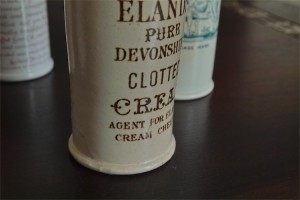 英国　クロテッドクリームボトル　ブラウン文字　ロングサイズ　１