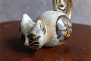 SOHOLM スーホルム窯　１９６０年代以前の代表作　くるくるしっぽの猫のフィギュア