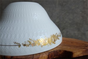 ドイツ　ローゼンタール製　ビョルン・ヴィンブラッドデザイン　ロマンスシリーズ　白磁の金彩がエレガントな大きなサラダボウル　径２３．３㌢