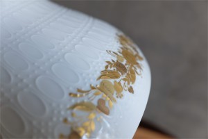 ドイツ　ローゼンタール製　ビョルン・ヴィンブラッドデザイン　ロマンスシリーズ　白磁の金彩がエレガントな大きなサラダボウル　径２３．３㌢