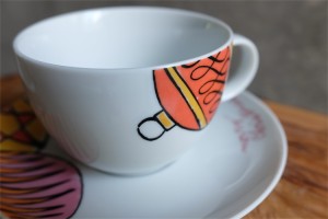 ドイツ　ローゼンタール（Rosenthal）製　アンディ・ワォホール（Andy Warhol）デザイン　クリスマスオーナメント柄　カップ&ソーサー　紅茶用大きめ