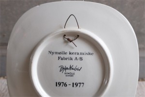 Bjørn (Bjorn) Wiinblad （ビョルン・ヴィンブラッドさん）デザイン 　飾り皿　デンマーク　ニモール窯（Nymølle）１９７６年製　１