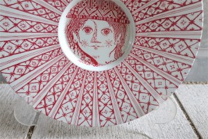 Bjørn (Bjorn) Wiinblad （ビョルン・ヴィンブラッドさん） 飾り皿　３１㌢　 デンマーク　ニモール窯　Nymølle 3057-164 １７