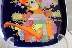 ドイツ　ローゼンタールStudio-line製　ビョルン・ヴィンブラッドデザイン　飾り皿　ギター（バラライカ）を弾く女性　１１