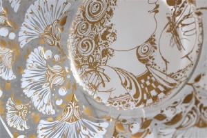 独１９７６年　ROSENTHAL（ローゼンタール社）製　ビョルン・ヴィンブラッドデザインのガラス飾り皿　３０００枚限定　２３