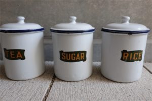 英国アンティーク　ホーローキャニスター3セット（紅茶・砂糖・白米）同サイズ