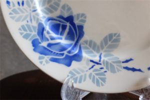 フランス　アンティーク　badonviller（バドンヴィレー）製　プレート 青い薔薇柄　直径　２０．９　㌢　