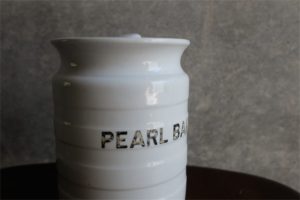 英国　キッチン雑貨　陶器製ジャー　pearl barley 〔精白した大麦〕入れ